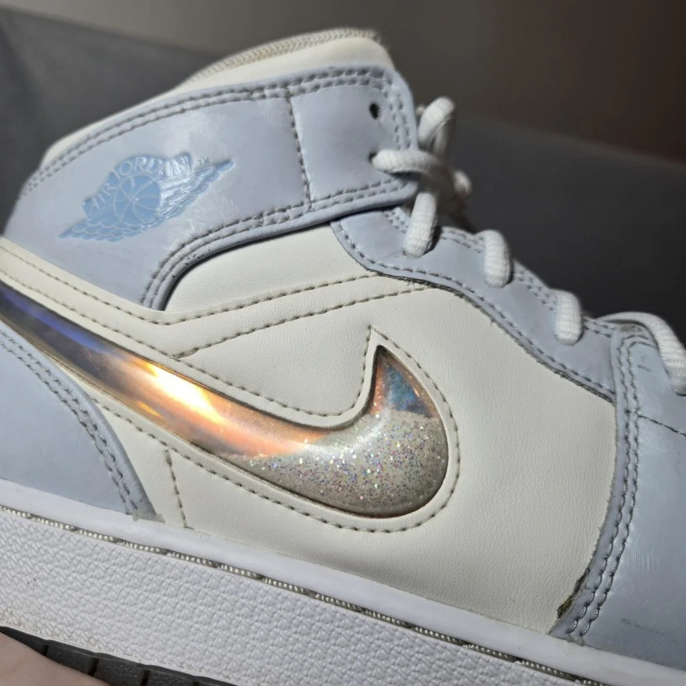 Nike Air Jordan 1 Mid SE GS Sneakers Size 7Y